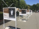 ФОТОИЗЛОЖБА ПРЕД КЦ “МОРСКО КАЗИНО“ ВРЪЩА СПОМЕНА ЗА БУРГАСКАТА КУЛТУРНА ЕМБЛЕМА ЕМИЛ ЧАКЪРОВ